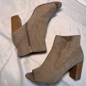 Fergalicious by Fergie Women’s Booties, Peep Toe Brown Suede-Boho casual